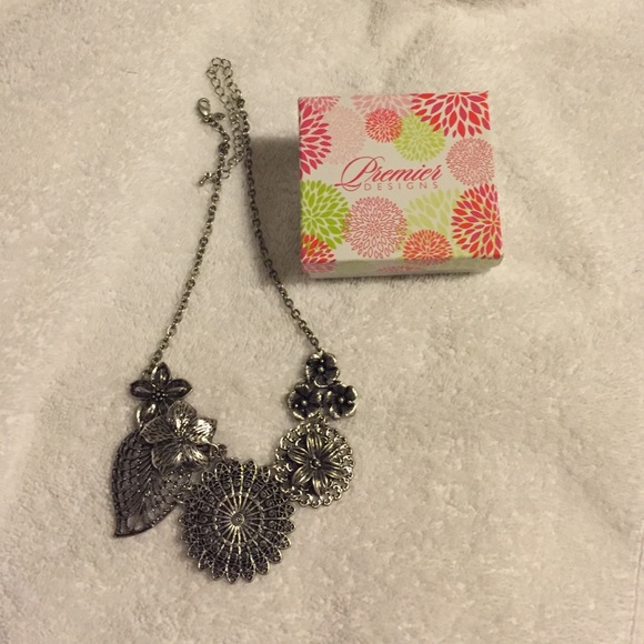 Elegant necklace