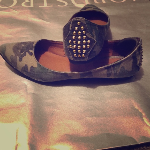 Camo flats