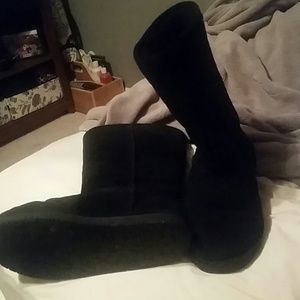 Bearpaw black boots
