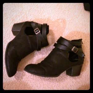 Urban outfitter black booties /dolce vita