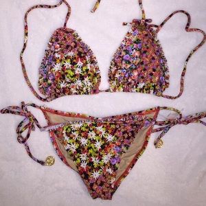 NWOT beautiful bikini in pretty flower print!