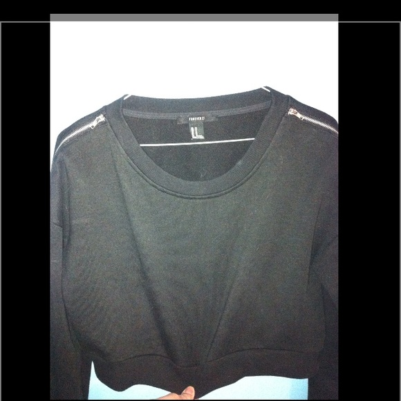 NWOT black cropped sweatshirt F21