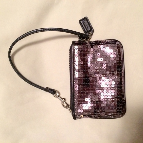 ✨Coach✨ sequence wristlet - Picture 3 of 3