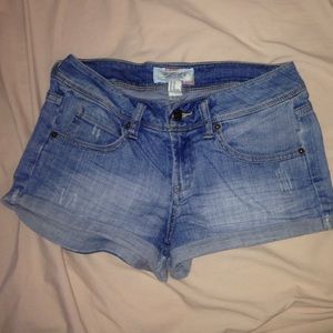Mid waist medium wash denim Forever 21 shorts.