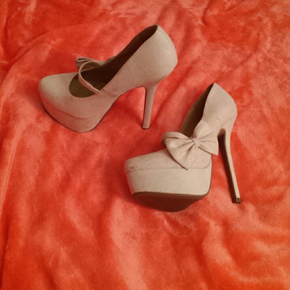 Bow nude heels