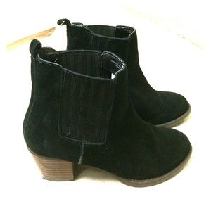 Black ankle suede booties