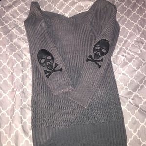 Cute grey sweater, skulls and crossed back