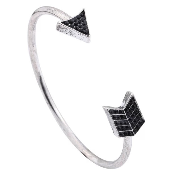 ✅It's Here ‼️✅ Silver Arrow Statement Bracelet