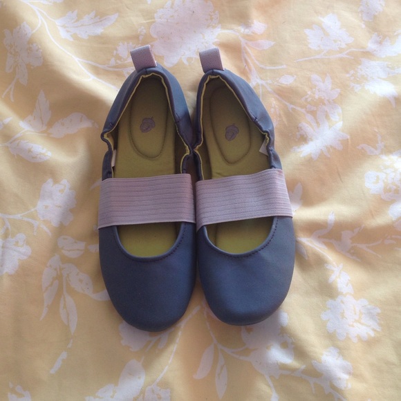 Cute acorn ballet flats