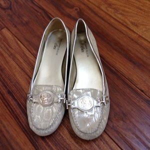 AK Anne Klein flats