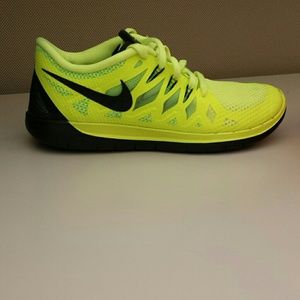 DISCOUNT!! **Brand new * * Nike FREE 5.0
