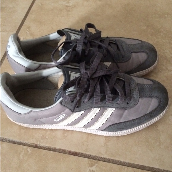 ADIDAS MEN SIZE 7