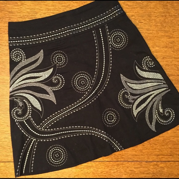 HEART SOUL BLACK & WHITE SKIRT - Picture 2 of 3