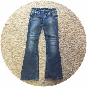 Miss Me Diamond Lightly Distressed Jean