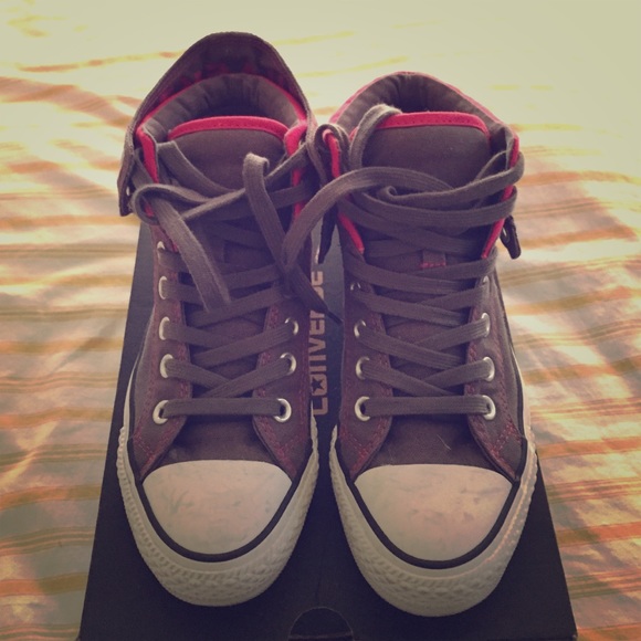 Used 2x- Converse size 7