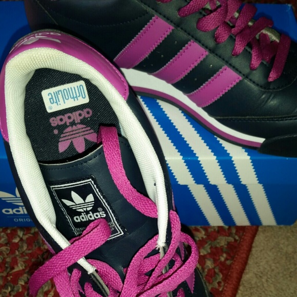 Sneakers - Picture 2 of 3