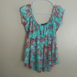Almost famous flowered lace top