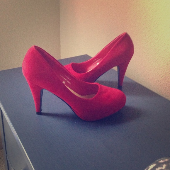 Red pumps