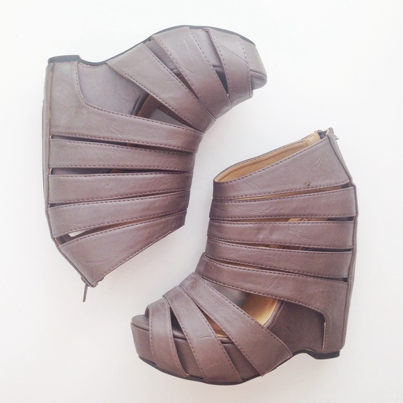 Shoes - Grey Strappy Wedges