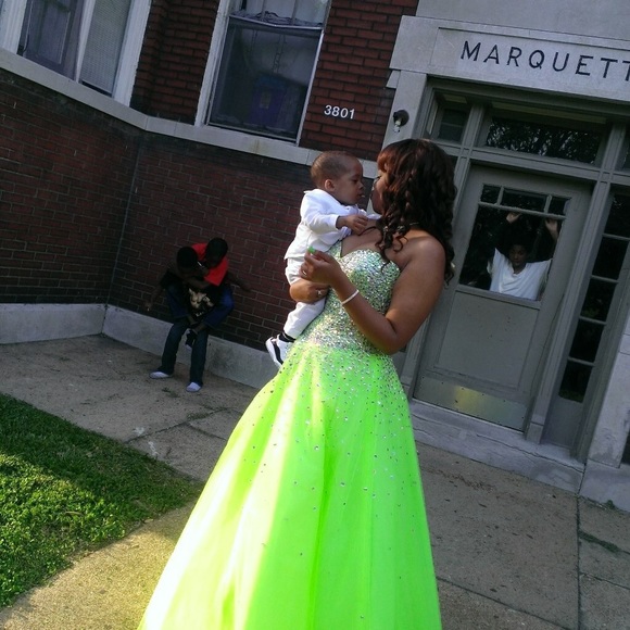 Prom dress - Picture 2 of 4