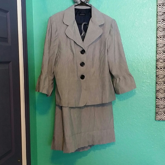**Bundled**  Courtenay Dress Suit - Picture 1 of 3