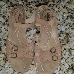 Cobbie cuddlers, sandals