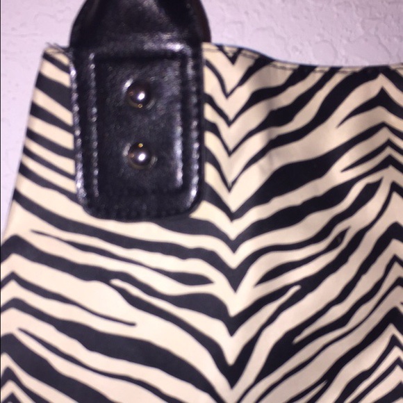 Handbag - Picture 2 of 3