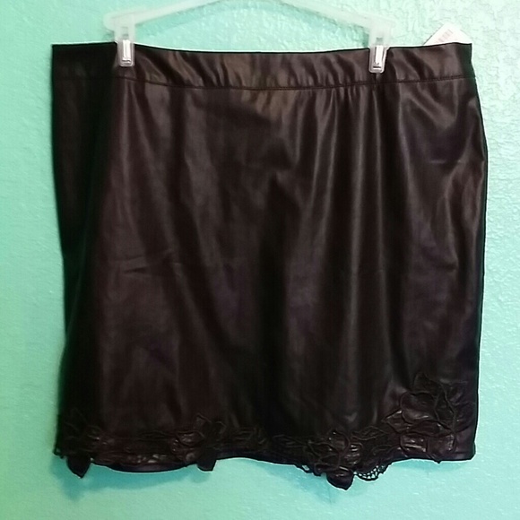 Forever 21 faux leather skirt with lace detail