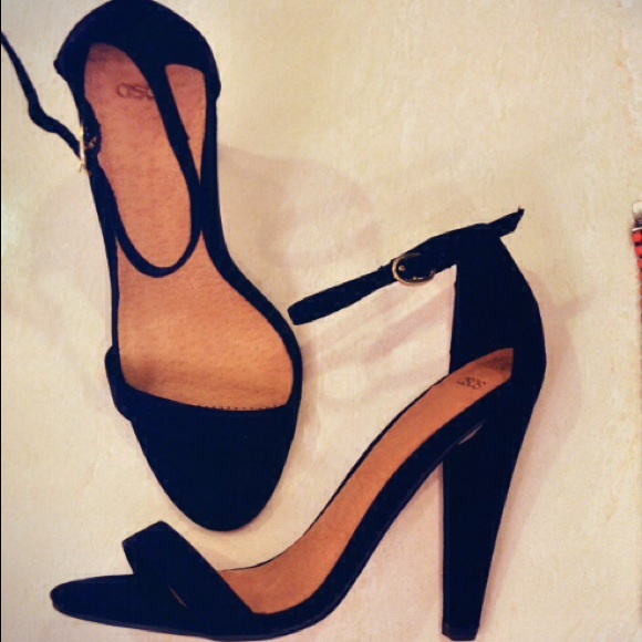 ✨Hot!!✨Asos Hollywood heeled sandals. Size 7,5-8.