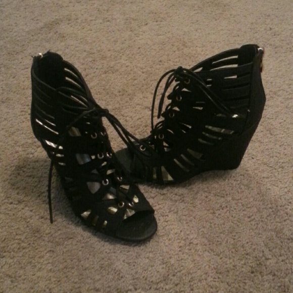 Black Rue 21 wedges
