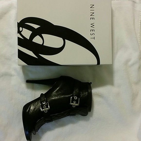 Nine West Arivaderci platform peep toe booties