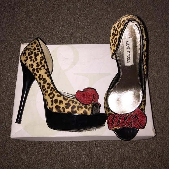 Leopard print pumps