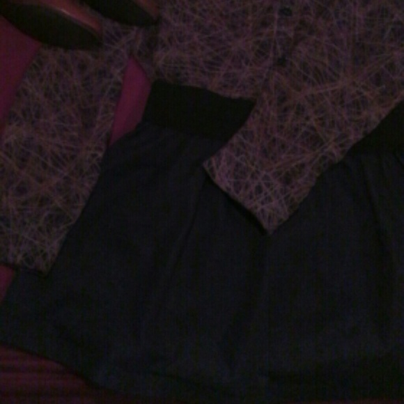 Black full skirt - Picture 2 of 2