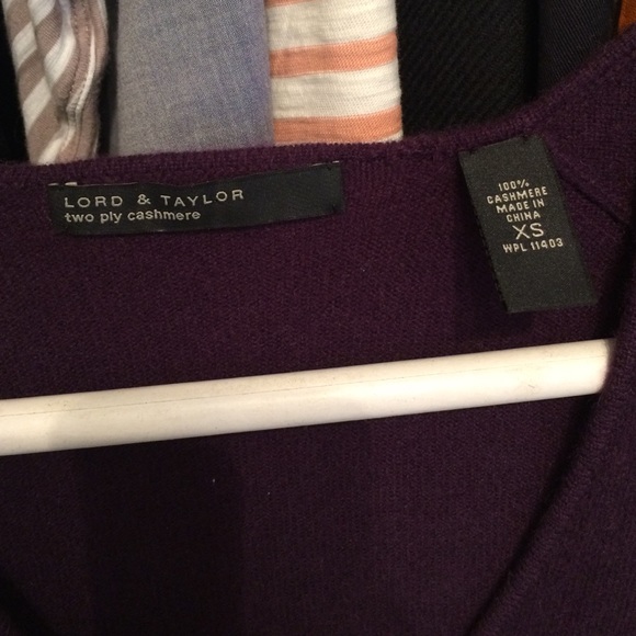 Cashmere sweater v neck   Xs. - Picture 2 of 4