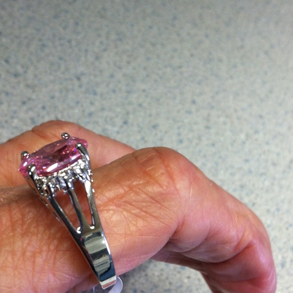 Ring - Picture 3 of 4