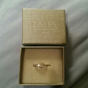 10 k white gold ring