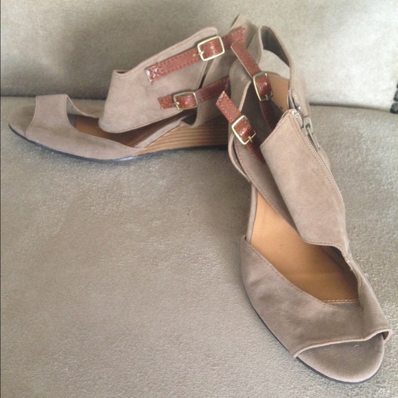 Womens wedge shoe