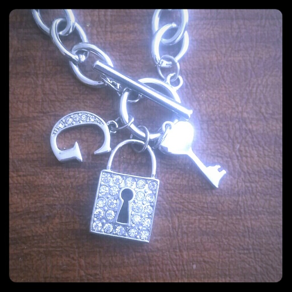 Guess choker chain