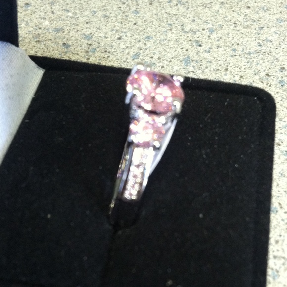 Ring - Picture 2 of 4