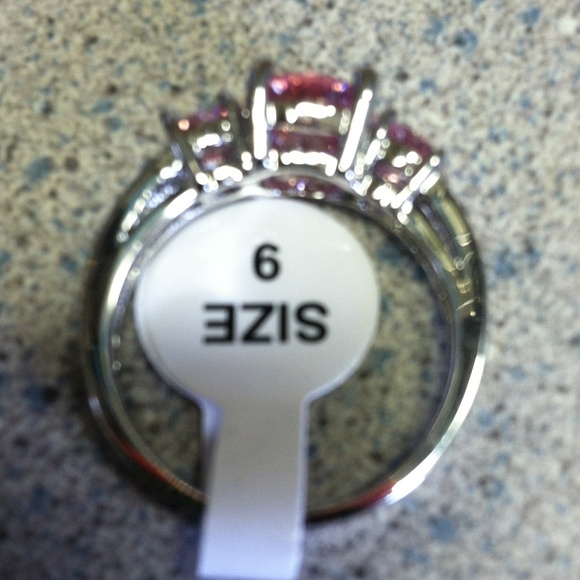 Ring - Picture 3 of 4