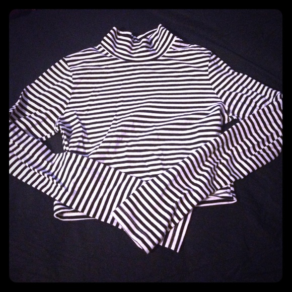 Black and white stripped crop top - Picture 1 of 1
