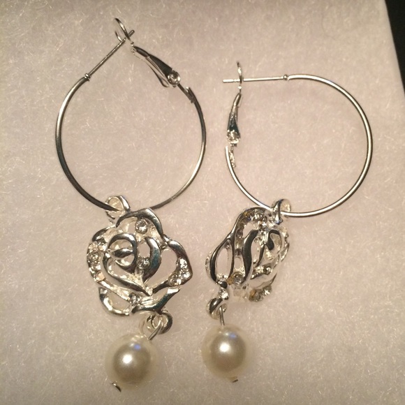 NWOT Beautiful Hoop Earrings. Pierced. MUST BUNDLE