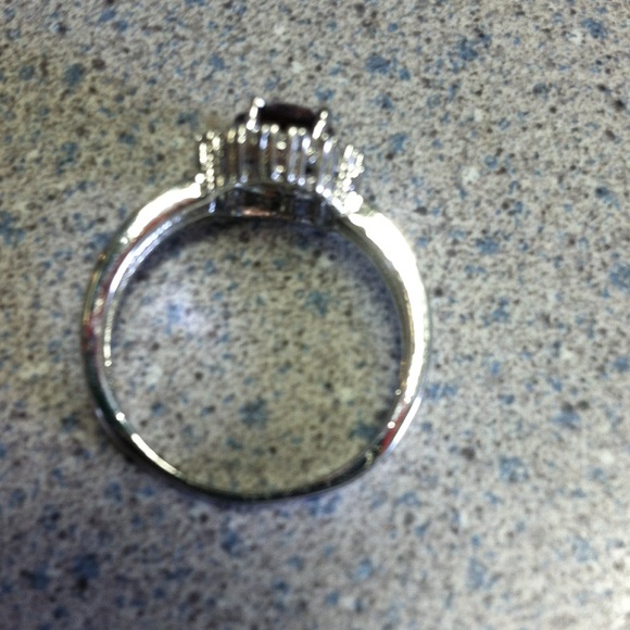 Ring - Picture 3 of 4