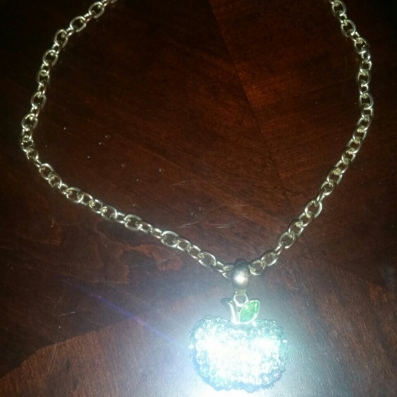 Apple necklace - Picture 3 of 3