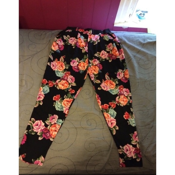 NWT Floral Harem Pants