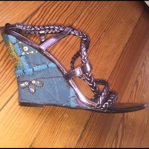 Dollhouse Julianna pewter wedge sandals