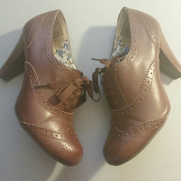 Chestnut Oxfords