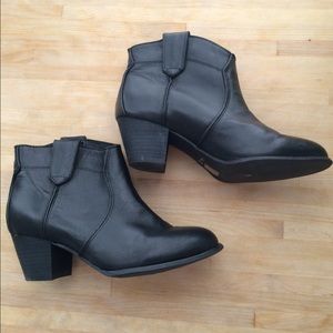 Aldo Booties - Black size 8