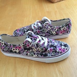 American eagle sneakers