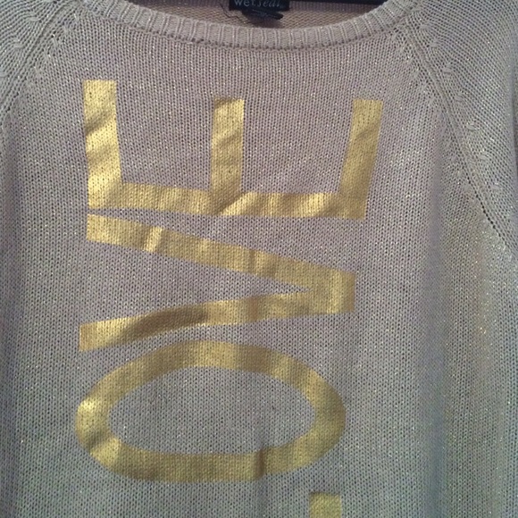 LOVE Sweater - Picture 2 of 2